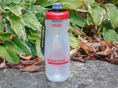 CARAMAÑOLA CAMELBAK PODIUM 24OZ FIERY RED en internet