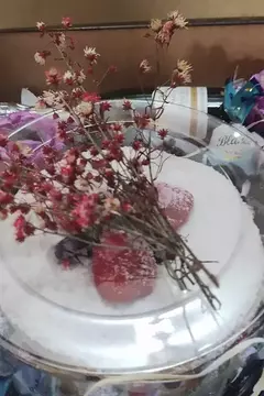 Box mini champanhe com flores na internet