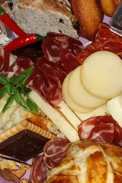 Box vinho com bebida e taça de cristal duplo - CESTA NA CAIXA - Café da manhã/brunch, platters e outros