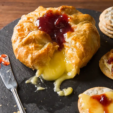 Brie en croûte com nuts caramelizados e geléia na tábua 2 a 4 pessoas - comprar online