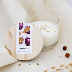 Vela de soja de maracuyá luxe con tapa de madera