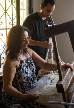 Poltrona Catimbau - Tear e bordado manual - Oiamo | Arte, pesquisa e design ancestral interpretam a cultura dos povos do Sul do Brasil