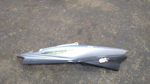 Tampa Lateral Direita Crypton 115 Original (detalhe)