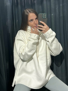 Buzo cuello alto oversize