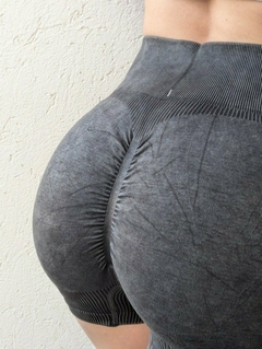 Short acanalado jaspeado en internet