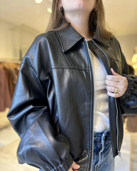 Campera bomber simil negra