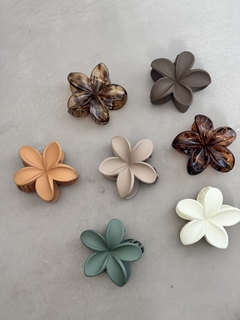 BROCHE FLOR HAWAIANA - comprar online