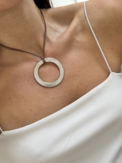 CHOCKER GAMUZA CIRCULO en internet