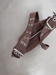 BANDO JUVIA GAMUZA MARRON - comprar online