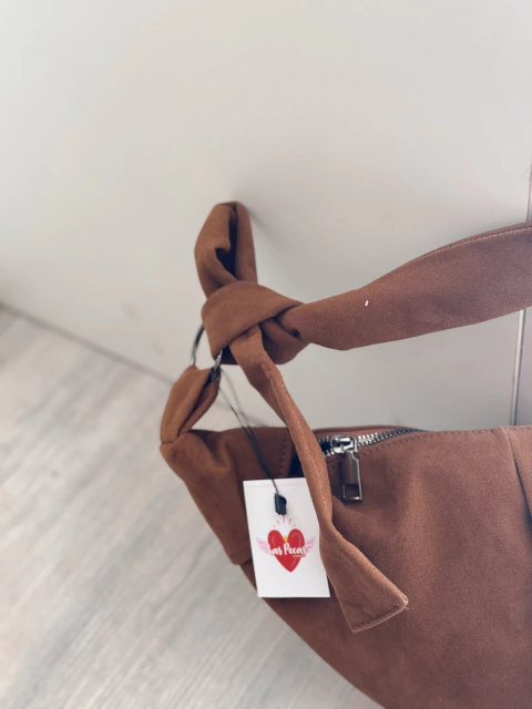 CARTERA BANANA GAMUZA