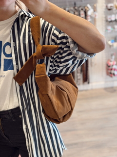 CARTERA BANANA GAMUZA en internet