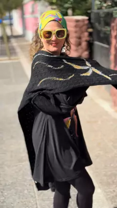 ruana Talismán negra pintada colibrí