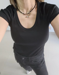 Remera Basic Remi - Tienda de Fini