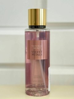Splash Victoria Velvet Petals