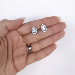 Brinco gota transparente em prata 925 com banho de ouro branco