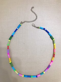 Colar canudinhos coloridos