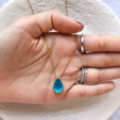 Colar gotinha azul única