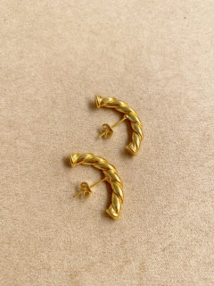 ear hook croissant