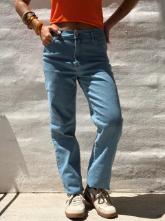 Pantalon jean celeste recto clasico