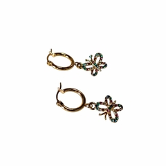 Aros Mariposa cubic multicolor de acero dorado 15 mm.