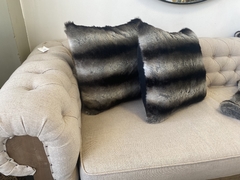 ALMOHADON SINTETICO BLANCO Y NEGRO - comprar online