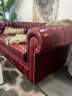 SILLON CHESTER CUERO 3 CUERPOS BORDÓ en internet
