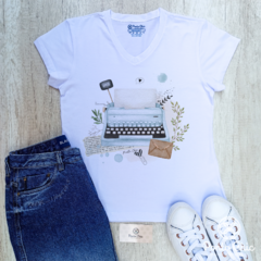 T-Shirt Feminina Máquina de Escrever Azul