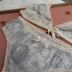 CONJUNTO MARY ESTAMPA GRIS en internet