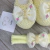 Kit Sapatinho de Tricô Delicari - Amarelo - Sapatinho e Faixinha na internet