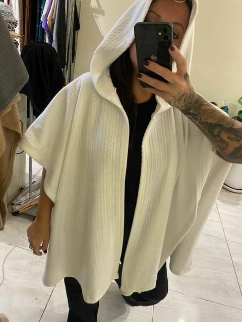 PONCHO CARMELO BLANCO - ART 562