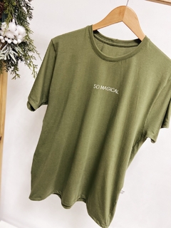Pronta entrega - Camiseta adulta feminina verde cactus SO MAGICAL em off - loja online