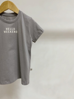 Pronta entrega - Camiseta manga curta cinza pedra hello weekend na internet