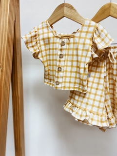 Pronta entrega - Conjunto cropped babado + shorts babado xadrez mostarda na internet