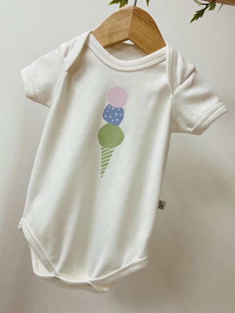 Pronta entrega - Body manga curta off sorvete three colors casquinha verde fabula