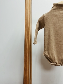 Fabricação - Body gola alta canelado avelã - comprar online