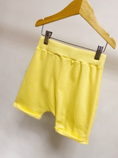 Pronta entrega - bermuda Saruel kids bolso canguru estampado yellow Stripes - loja online