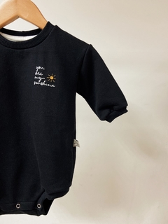 Pronta entrega - Romper OVERSIZED peluciado preto YOU ARE MY SUNSHINE