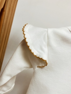 Pronta entrega - Body manga longa com babado detalhe picueta mostarda