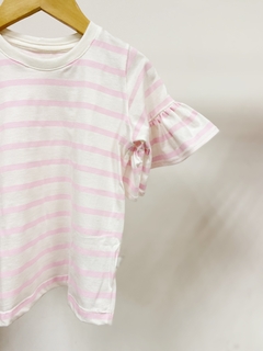 Pronta entrega - Blusa Kids manga curta com babado off listrado rosa claro - comprar online