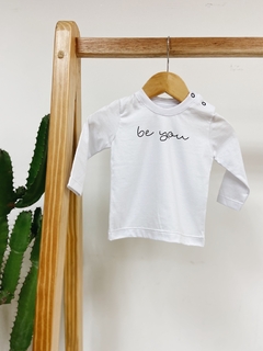 Pronta entrega - Camiseta baby manga longa branca BE YOU - comprar online