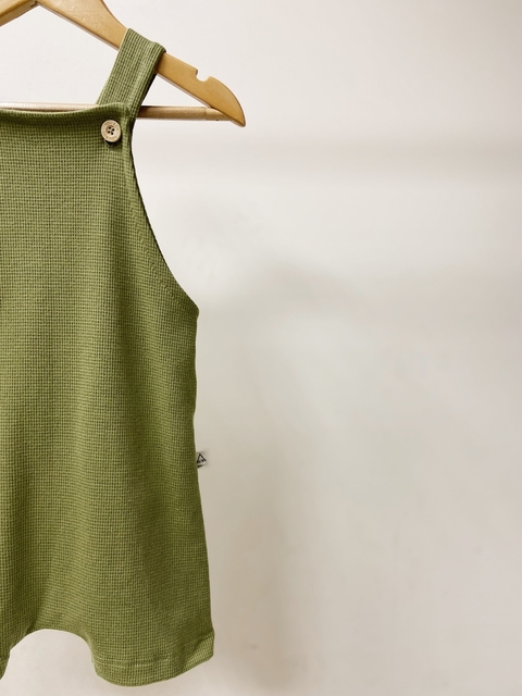 Pronta entrega - Jardineira curta kids block oliva