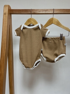 Pronta entrega - Conjunto Retrô canelado Avelã friso off