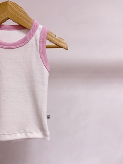 Pronta entrega - regata baby retrô canelado off detalhe tutti-frutti - comprar online