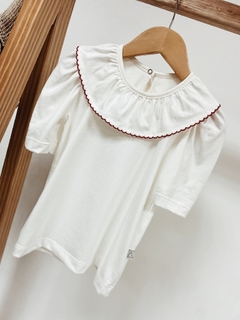 Pronta Entrega - Blusa manga bufante off gola com detalhe em picueta vermelho botão em pérola - comprar online