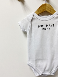 Pronta entrega - Body manga curta First a have Fun Branco - comprar online