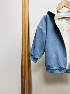 Pronta Entrega - Jaqueta denim com capuz forrada polar - loja online