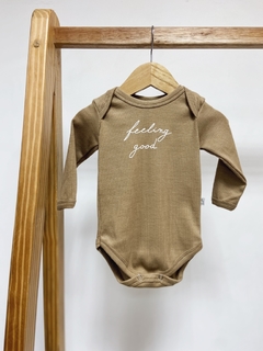 Pronta entrega - Body canelado manga longa avelã escrita FEELING GOOD na internet
