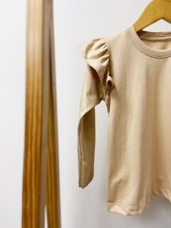 PRONTA ENTREGA - Blusa manga longa com babado liso basics doce de leite - comprar online