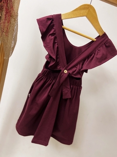 Pronta entrega - Vestido babado costas liso vinho botão em madeira