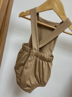 Pronta entrega - Romper baby botões madeira natural liso basics avelã - loja online